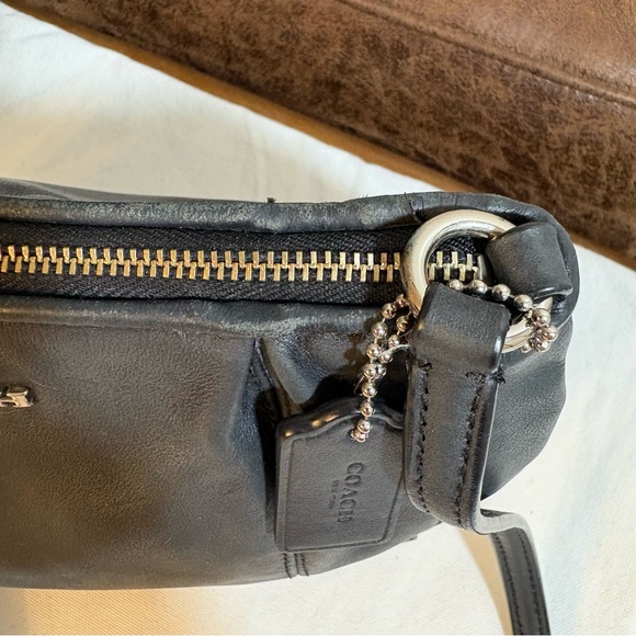 COACH Black Leather Crossbody Bag Preloved - Picture 6 of 15